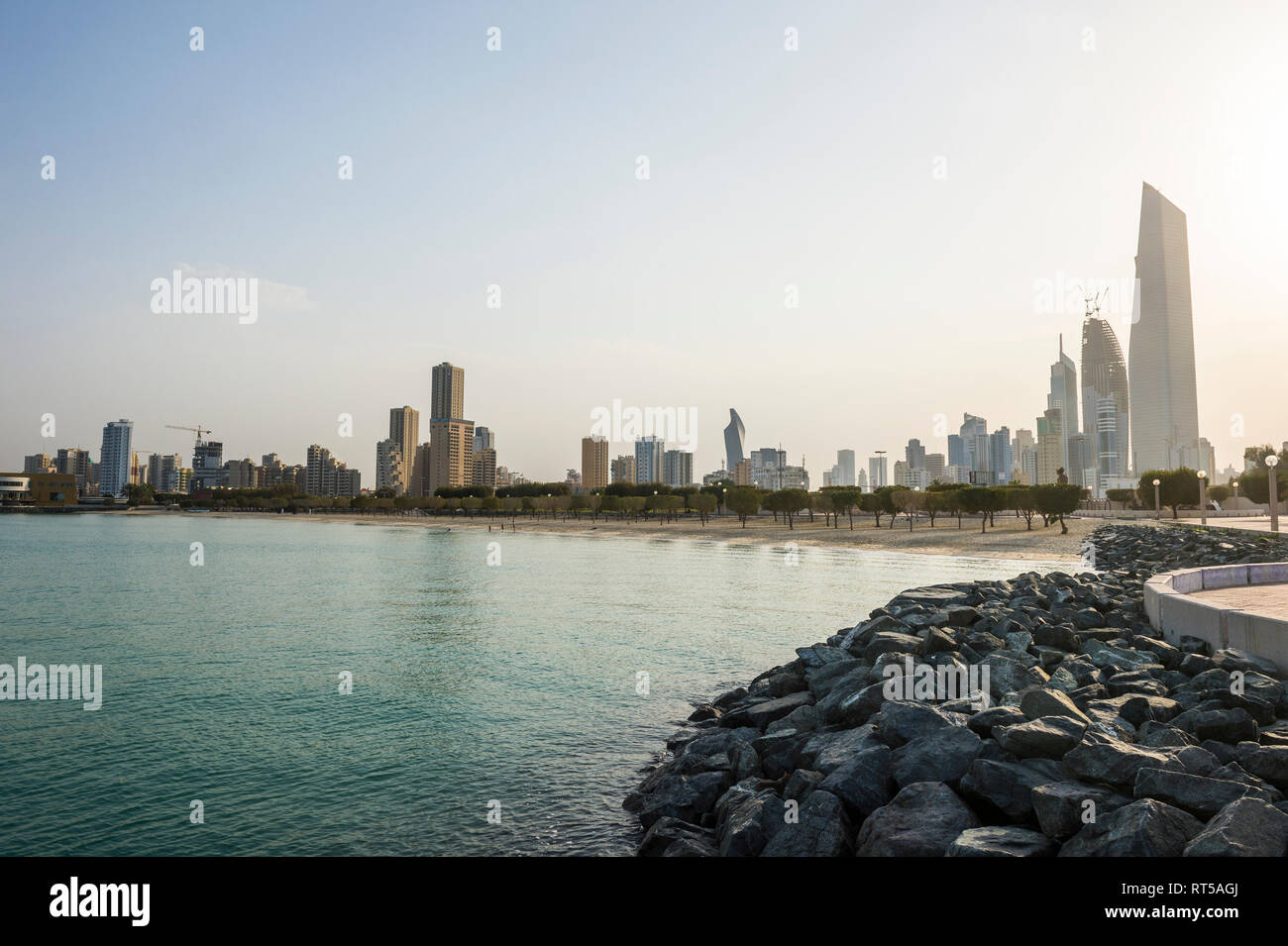 Arabia, Kuwait Kuwait City, Golfo Persico, spiaggia nella luce della sera Foto Stock