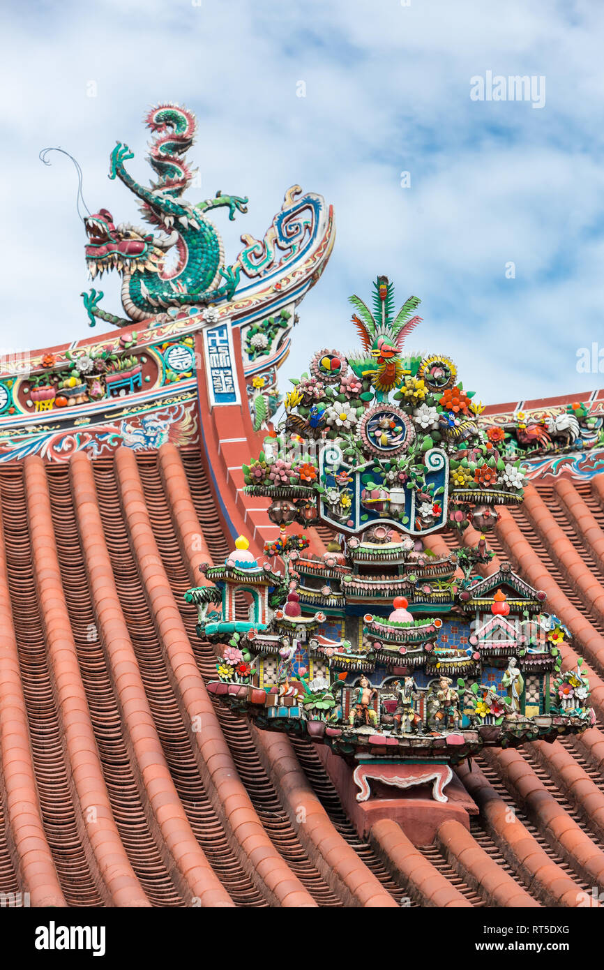George Town, Penang, Malaysia. Taoista decorazione del tetto, il Tempio della Dea della Misericordia, Kuan Yin Teng, Kong Hock Keong. Foto Stock