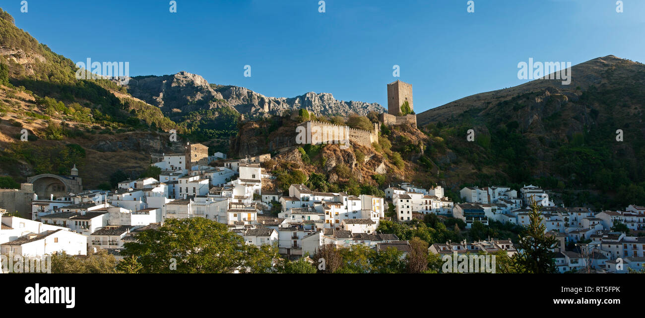 Vista panoramica con la Yedra Castle. Cazorla. Provincia di Jaen. Regione dell'Andalusia. Spagna. Europa Foto Stock