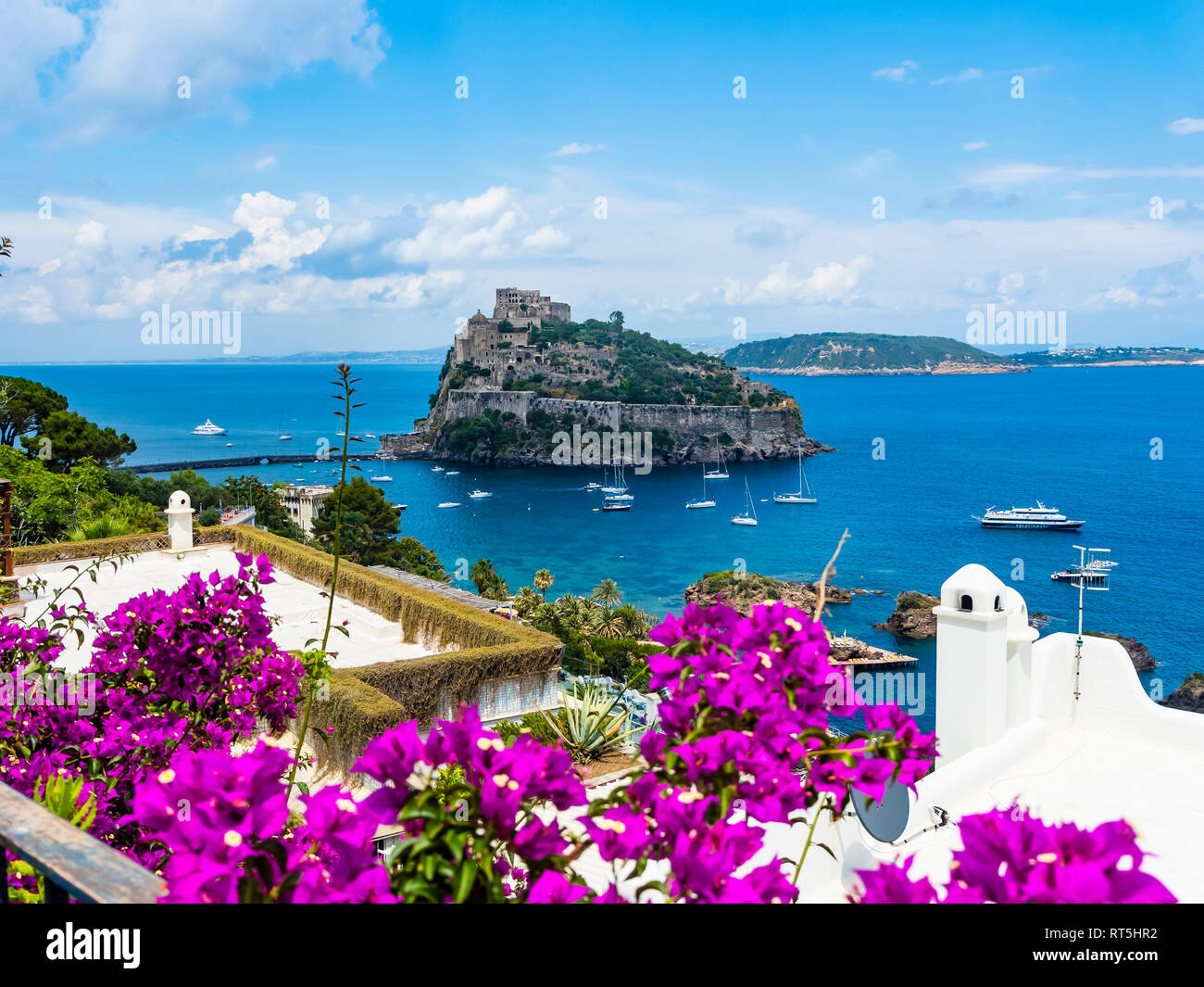 L'Italia, Campania, Napoli, Golfo di Napoli, Ischia Isola, Castello Aragonese sull isola di roccia Foto Stock