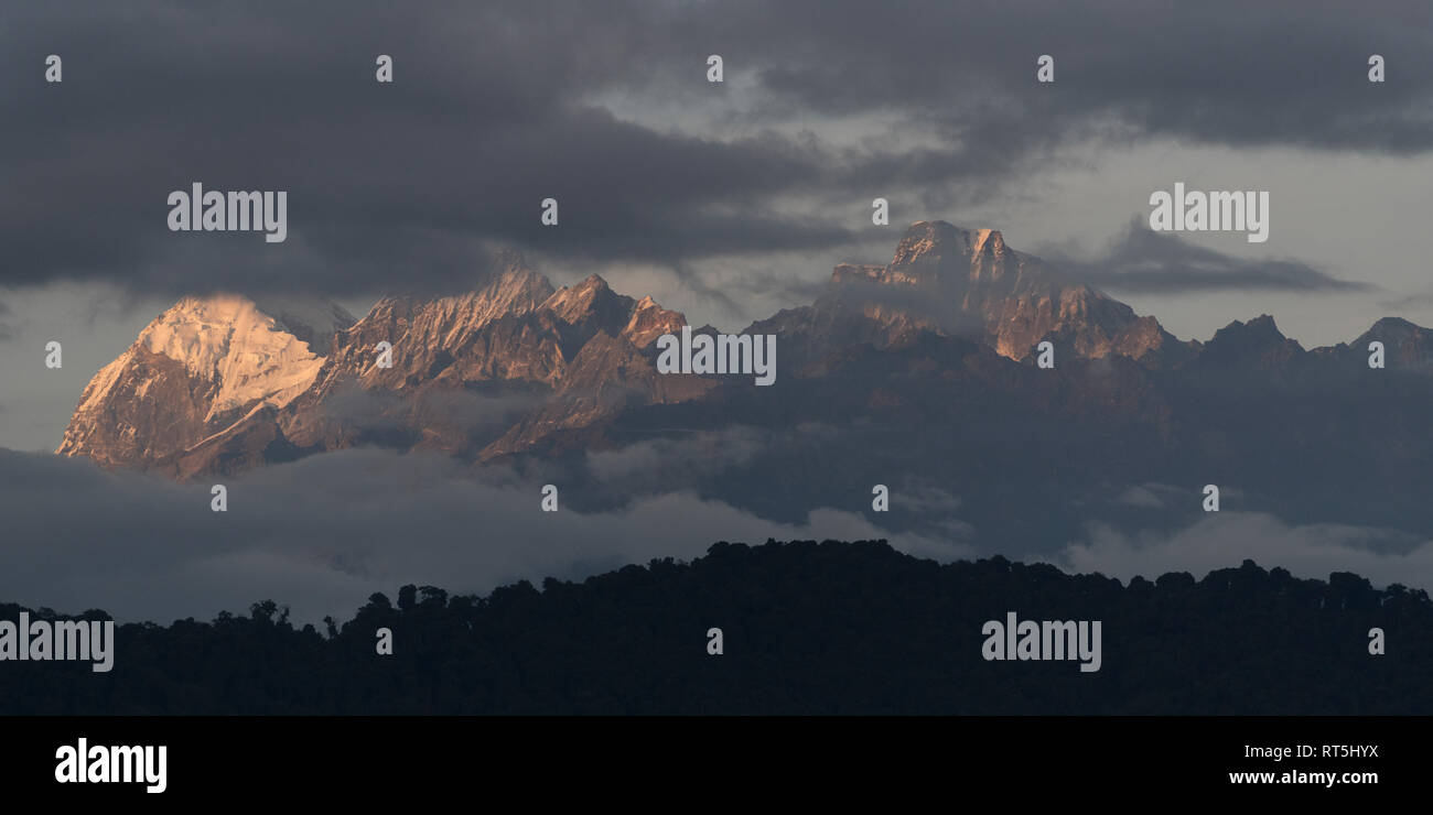 Vista panoramica della gamma Singalila, Grande Himalaya gamma, il Sikkim, India Foto Stock