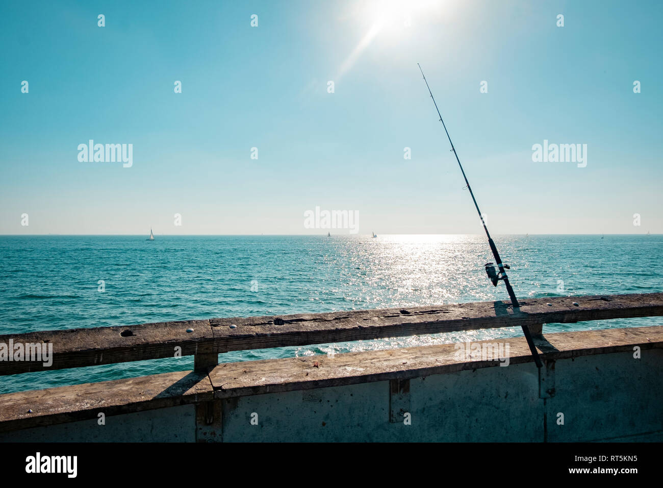 Stati Uniti, California, Los Angeles, canna da pesca sul molo di Venezia Foto Stock