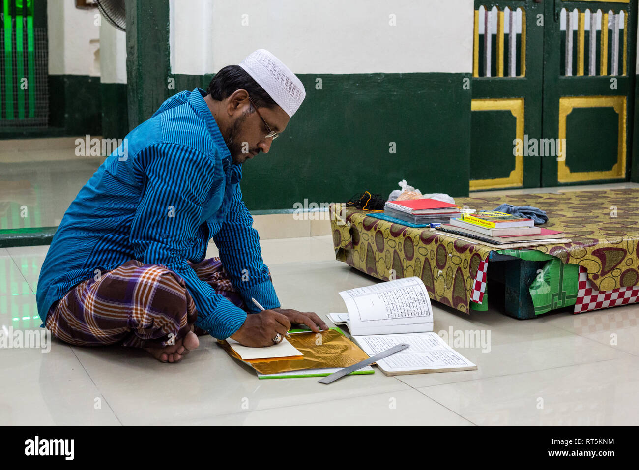 Copia arabo citazioni religiose a foglia d'oro, Nagore Durgha Sheriff Santuario, George Town, Penang, Malaysia Foto Stock