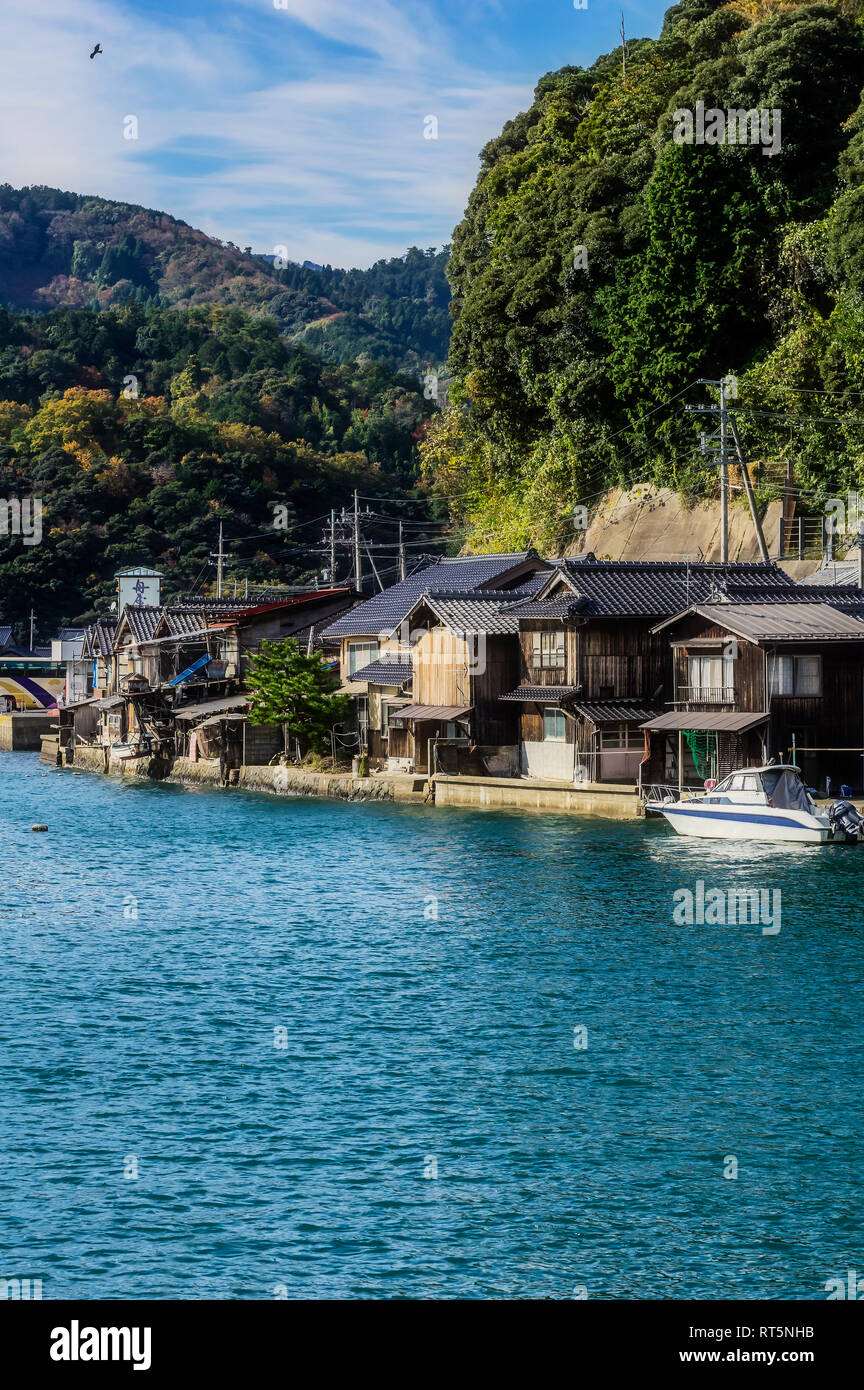 Giappone, prefettura di Kyoto, villaggio di pescatori ine, townscape Foto Stock