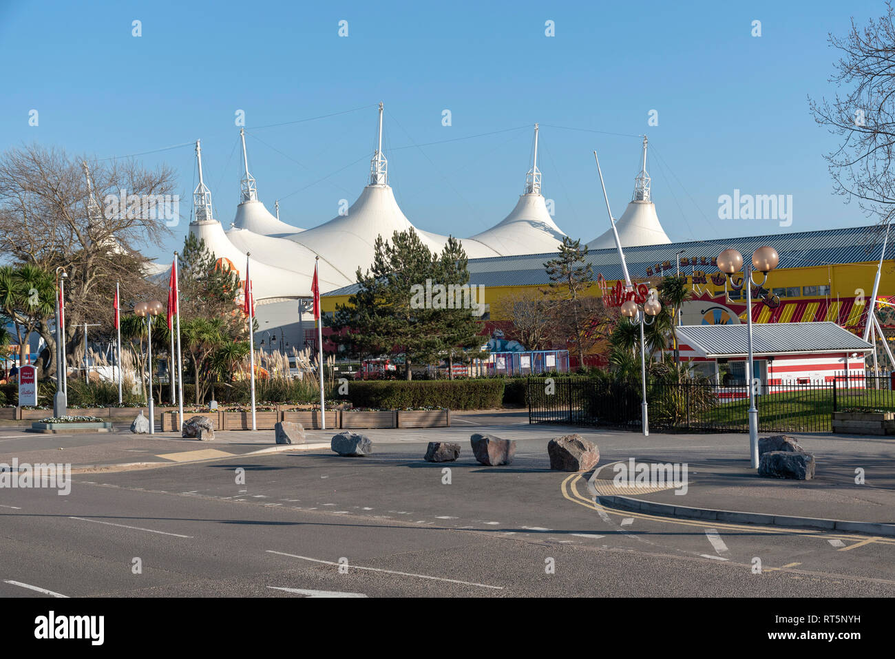 Minehead, Somerset, Inghilterra, Regno Unito. Febbraio 2019. Una vista esterna del Butlins, famosa holiday camp. Foto Stock