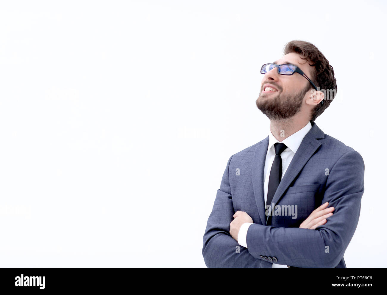 La cova bello ragazzo alzato la sua testa in alto Foto Stock