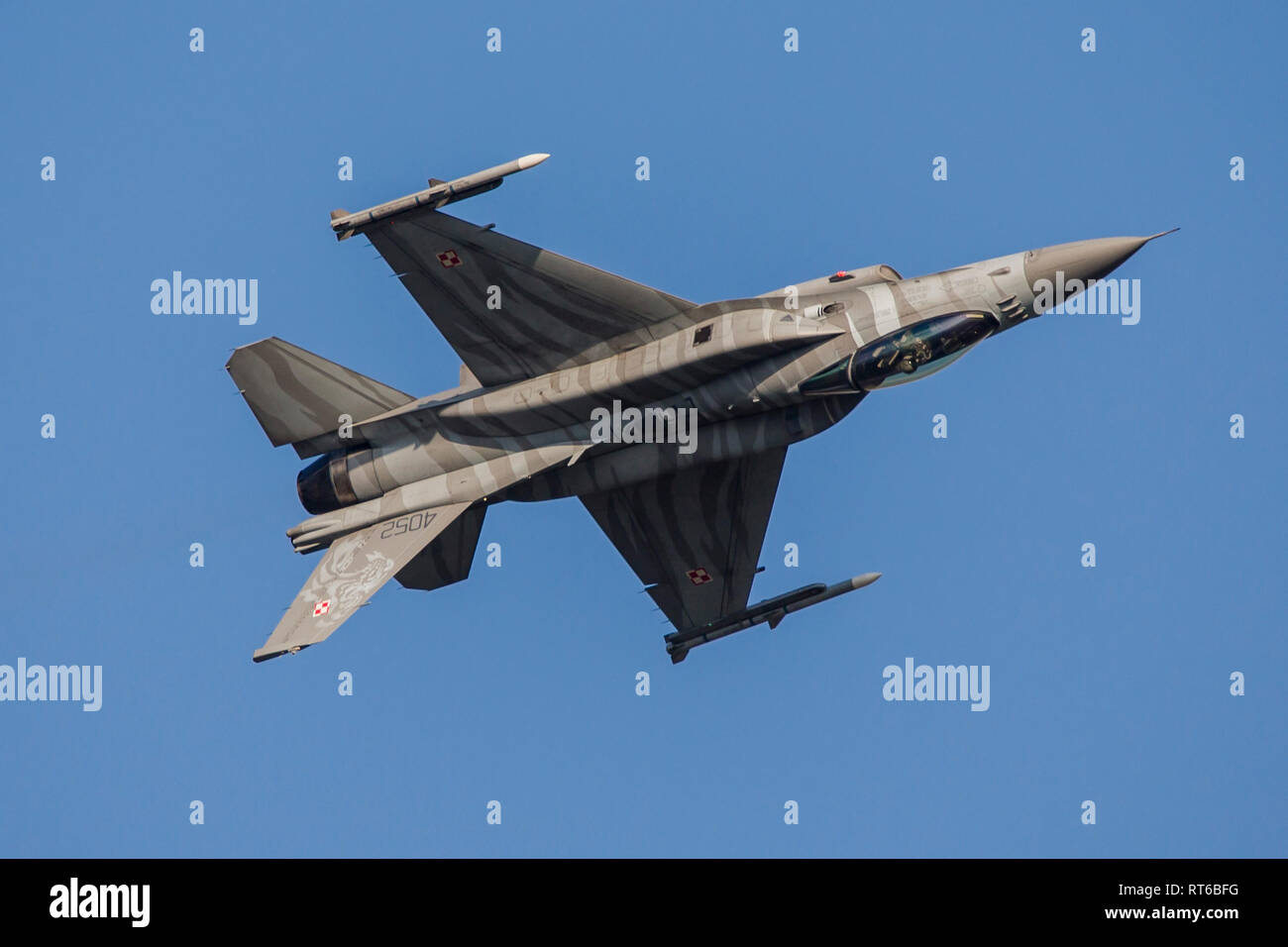 Polish Air Force F-16C battenti capovolto. Foto Stock