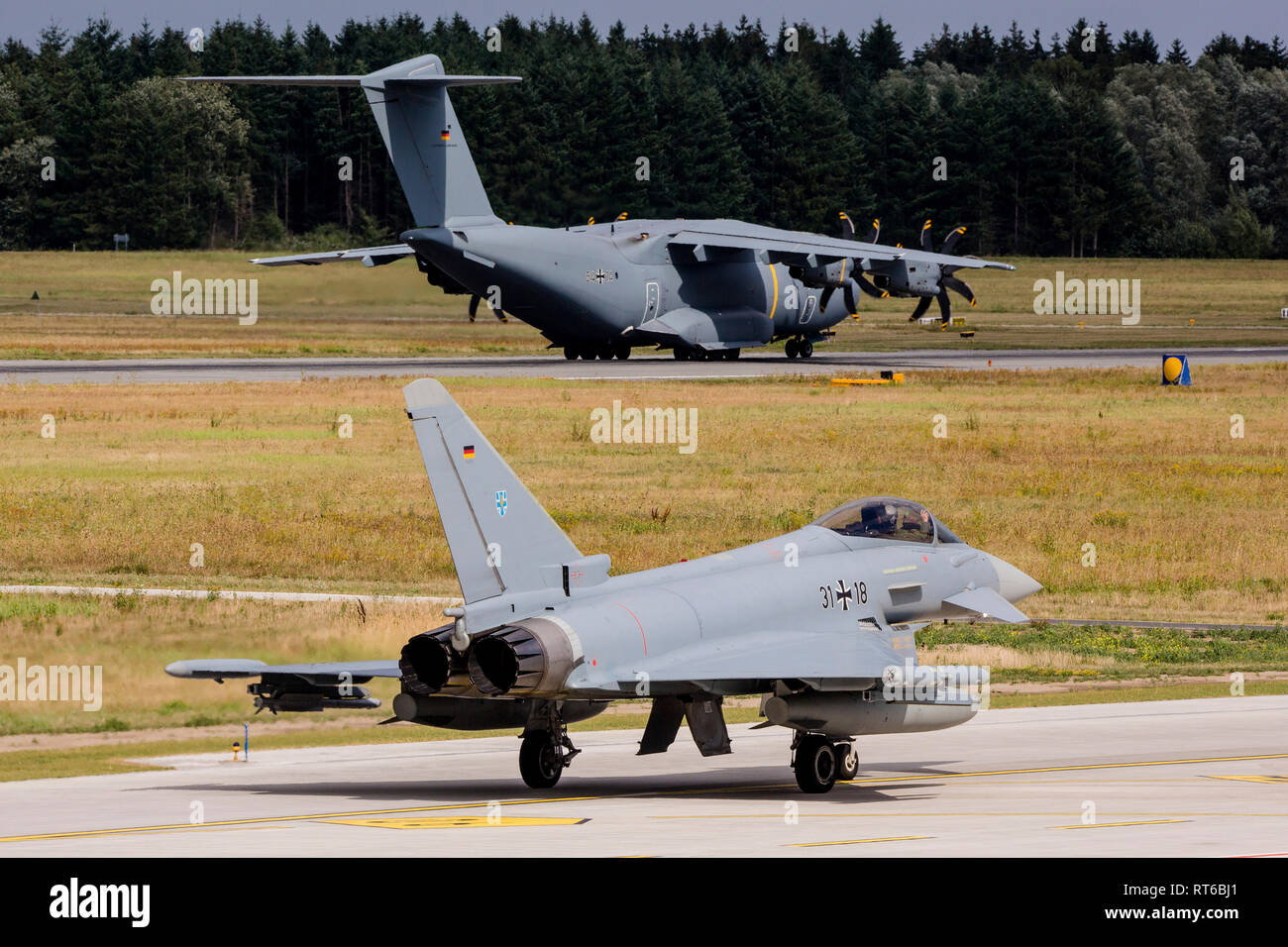German Air Force Eurofighter ed Airbus A400M, Laage, Germania. Foto Stock