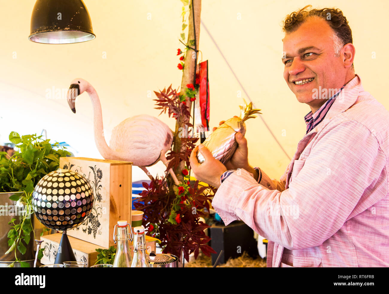 Fantastici prodotti botanici alcol free festival bar a Beltane Fire Festival, Sussex, Regno Unito Foto Stock