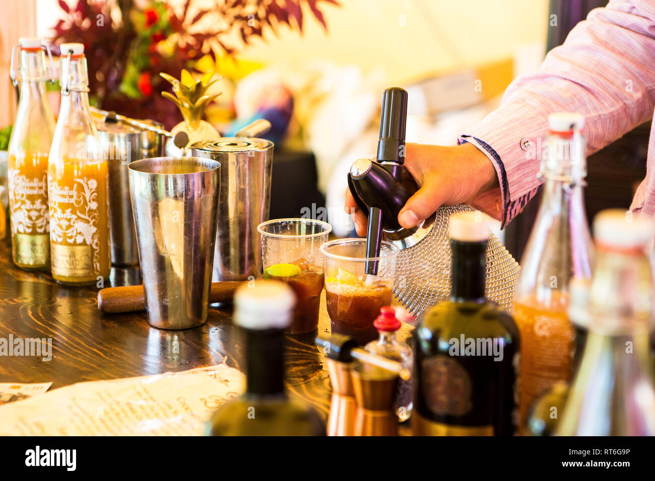 Fantastici prodotti botanici alcol free festival bar a Beltane Fire Festival, Sussex, Regno Unito Foto Stock