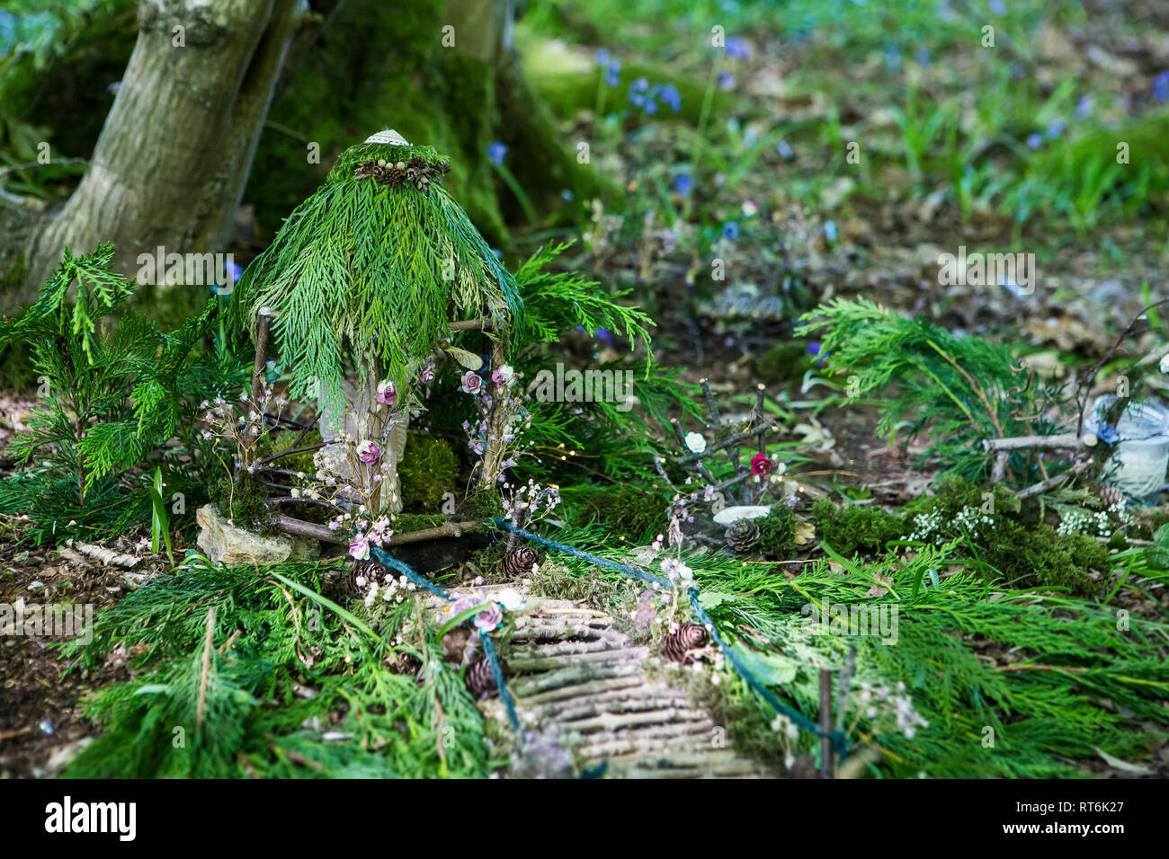 Miniatura fairy woodland garden workshop presso Beltane Fire Festival, Sussex, Regno Unito Foto Stock