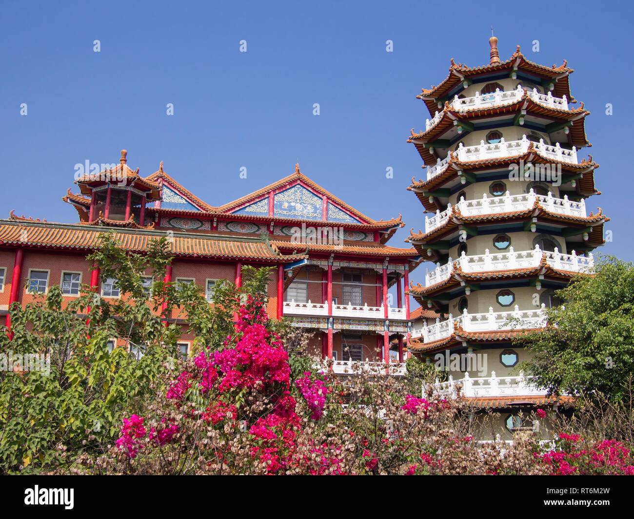 L'edificio principale e 7 piani Pagoda della Grande Tempio del Buddha a Baguashan in Changhua, Taiwan. Foto Stock