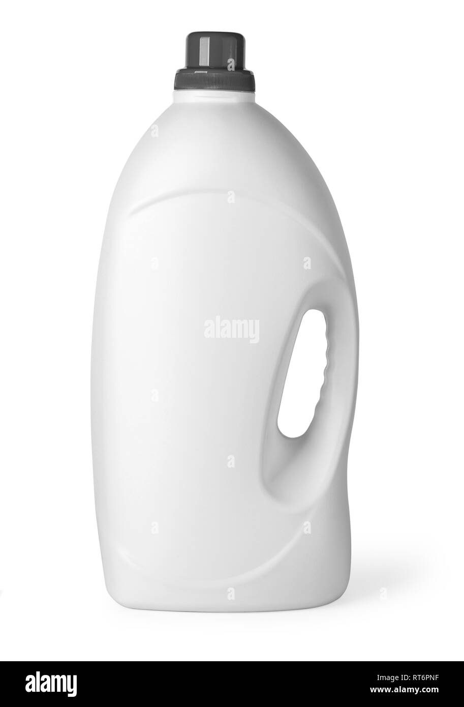 Bottiglia di plastica bianca di un detersivo di lavaggio isolata su uno sfondo bianco con tracciato di ritaglio Foto Stock
