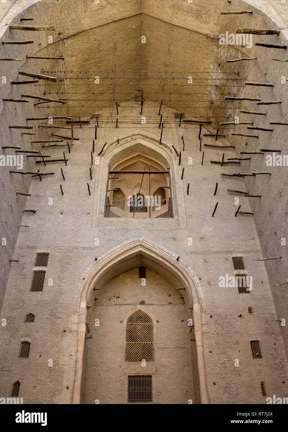 Portale di ingresso con cotto e costruzione di argilla, Mausoleo di Koja Ahmed Yasawi, Turkestan, Kazakistan Foto Stock