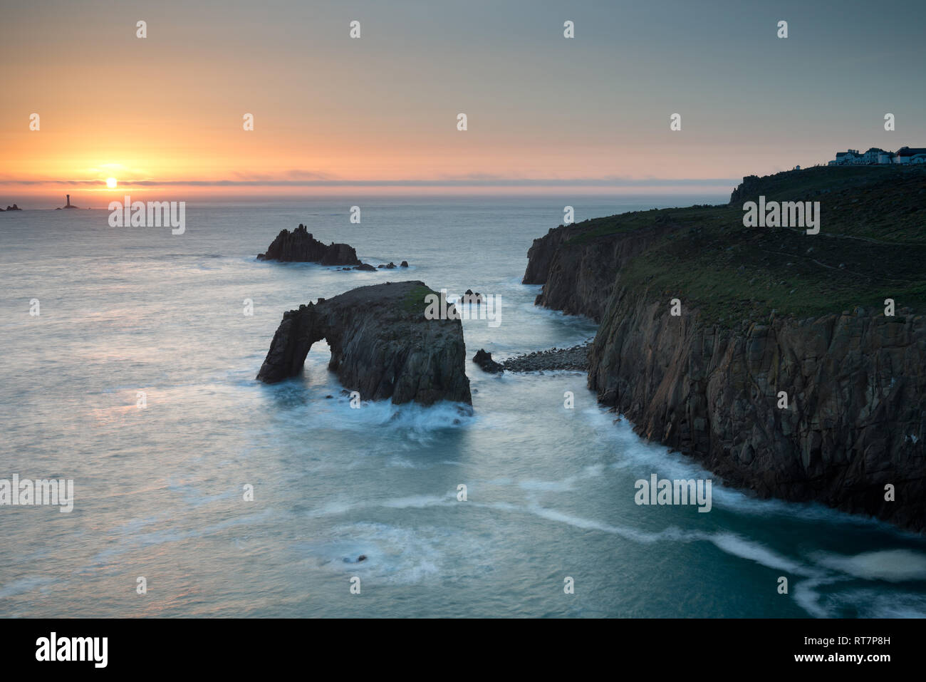 Alba sul Land's End, Cornwall. Inghilterra Foto Stock