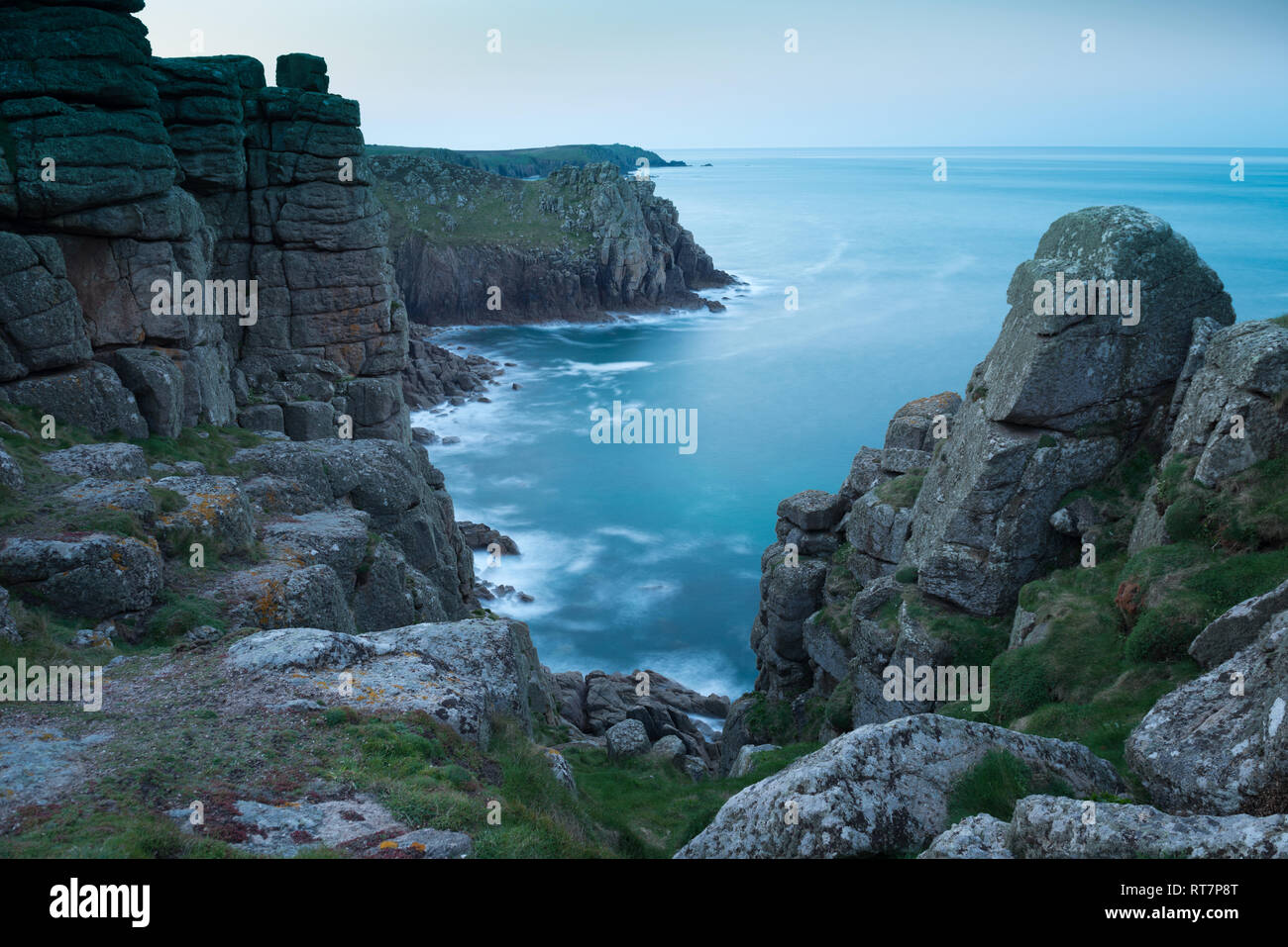 Alba sul Land's End, Cornwall. Inghilterra Foto Stock