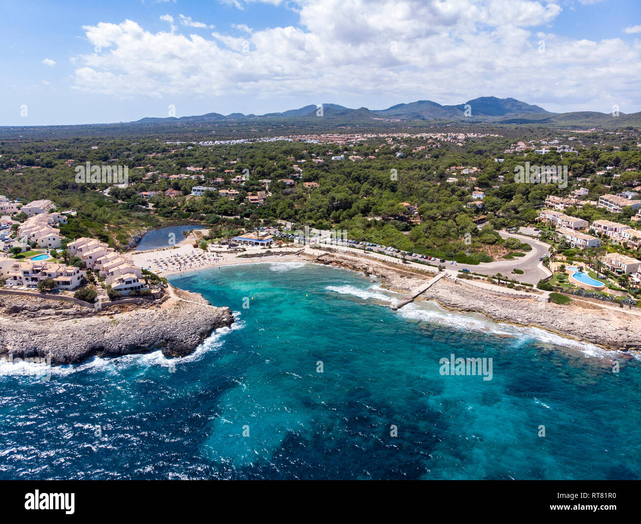 Spagna, Baleares, Mallorca, Porto Colom, veduta aerea di Cala Tropicana e Cala Domingo Foto Stock