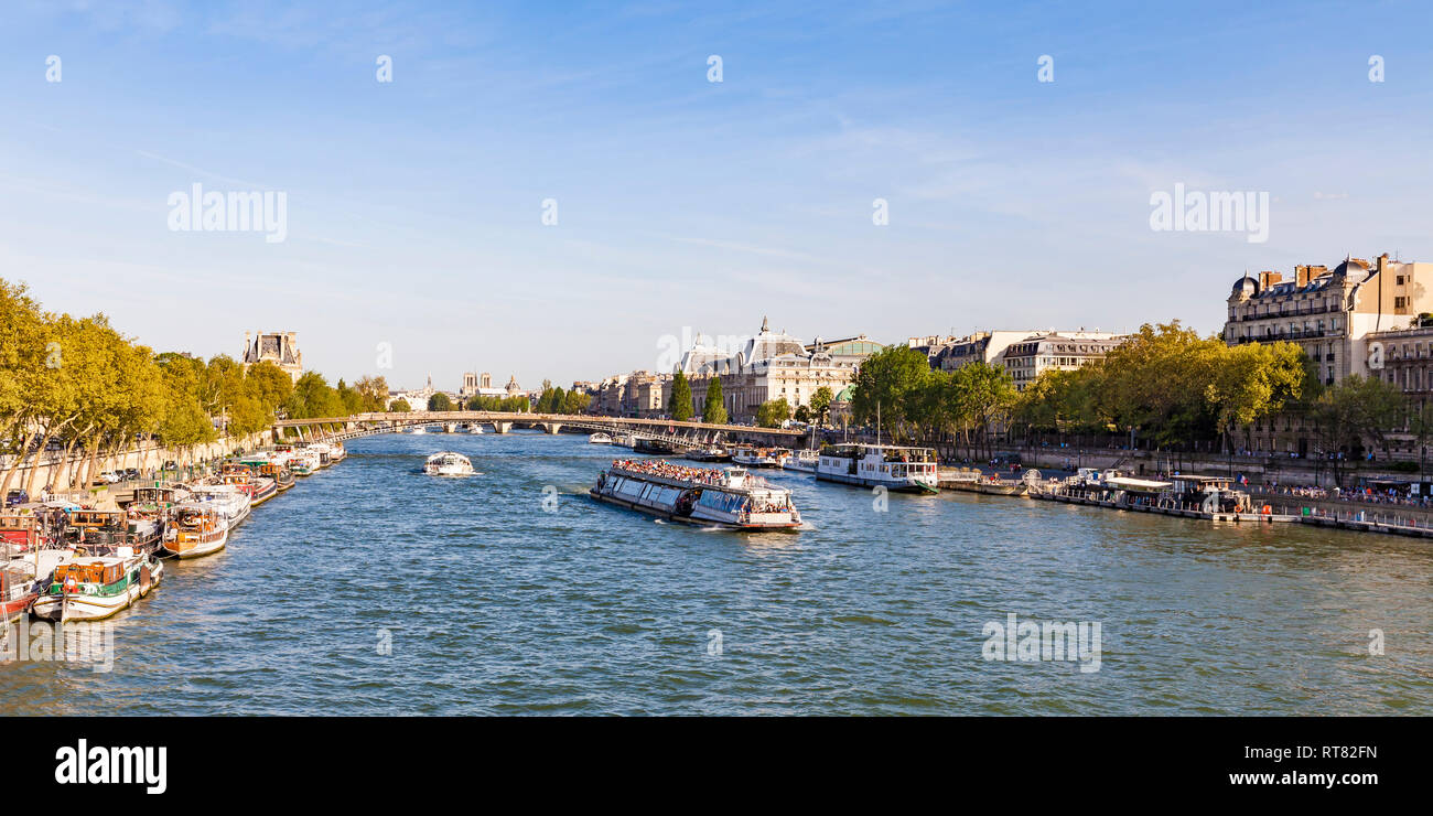 Francia, Parigi, navi e barche sul Fiume Senna Foto Stock