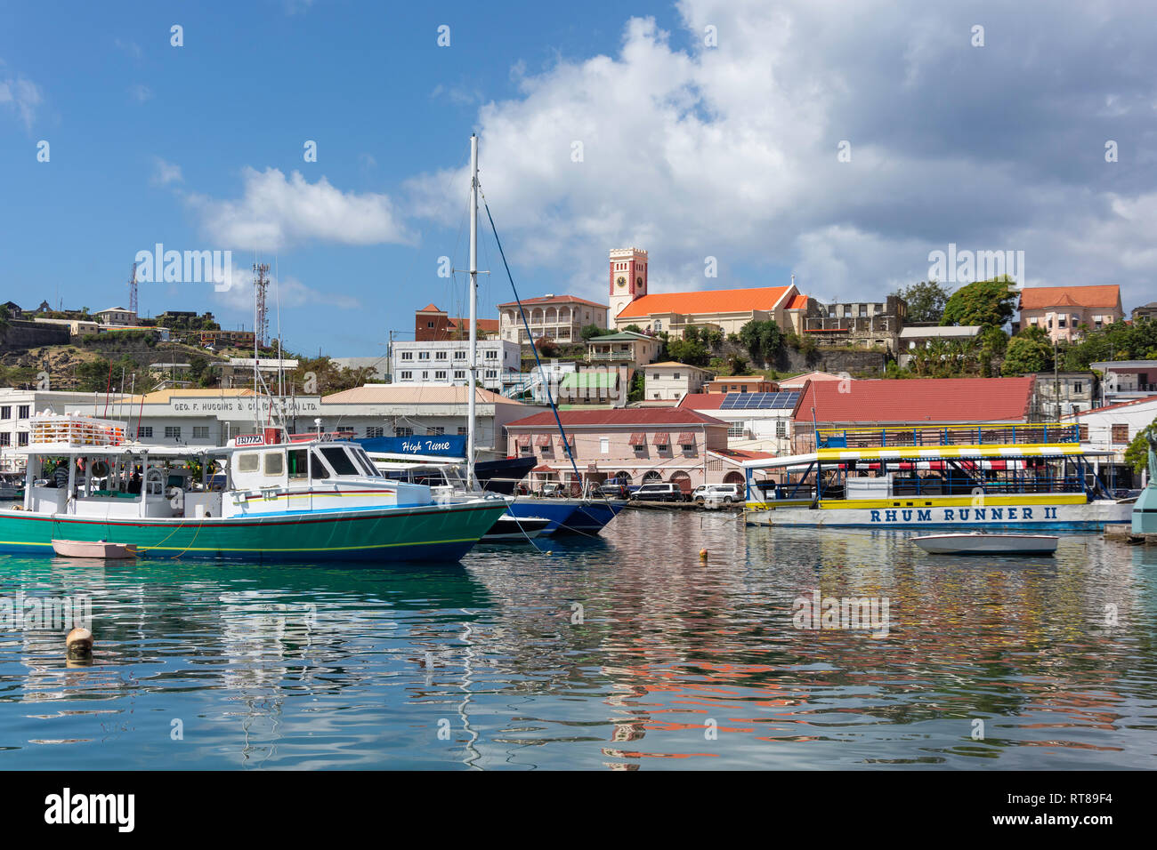 Barche da pesca nel porto di Carenage, St.George's, Grenada, Piccole Antille, dei Caraibi Foto Stock