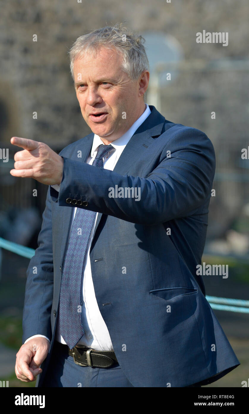John Mann MP (Manodopera: Bassetlaw) intervistato su College Green, Westminster, London, Maggio 2018 Foto Stock