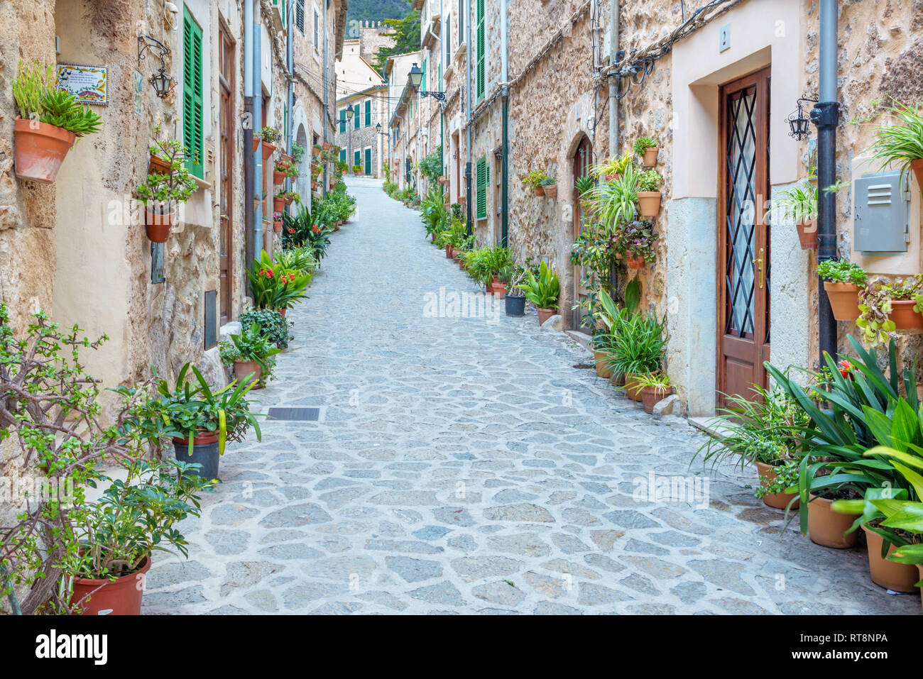 VALDEMOSSA, Spagna - 28 gennaio 2019: Il vecchio navate del villaggio di Valldemossa. Foto Stock