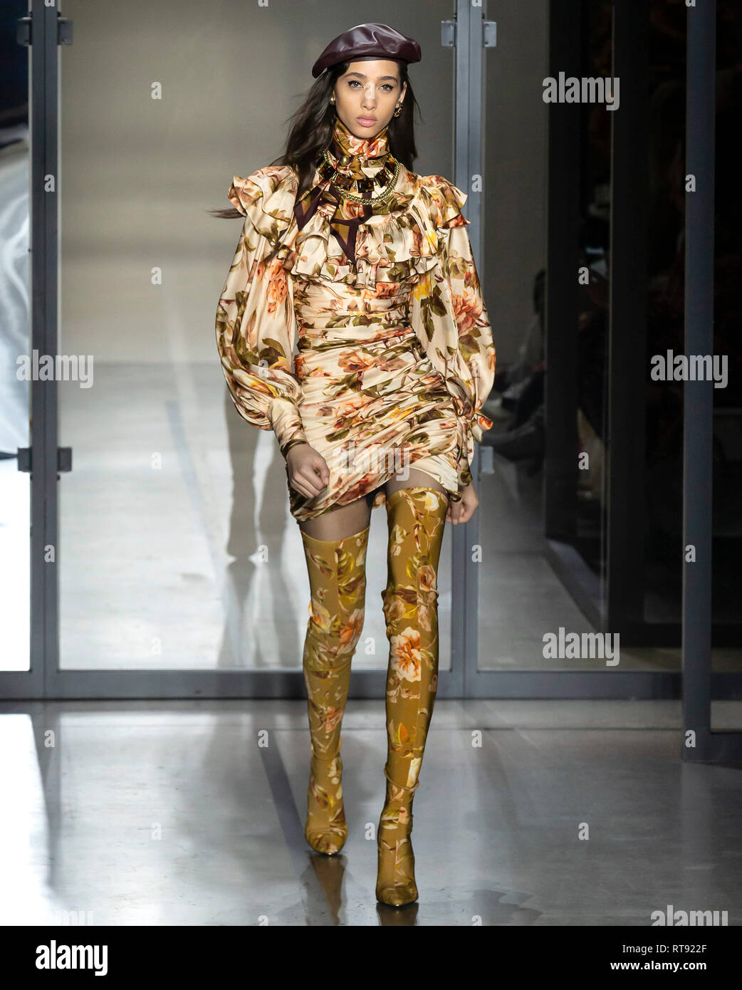 New York New York - 11 Febbraio 2019: Yasmin Wijnaldum passeggiate la pista al Zimmermann Autunno Inverno 2019 Fashion Show Foto Stock