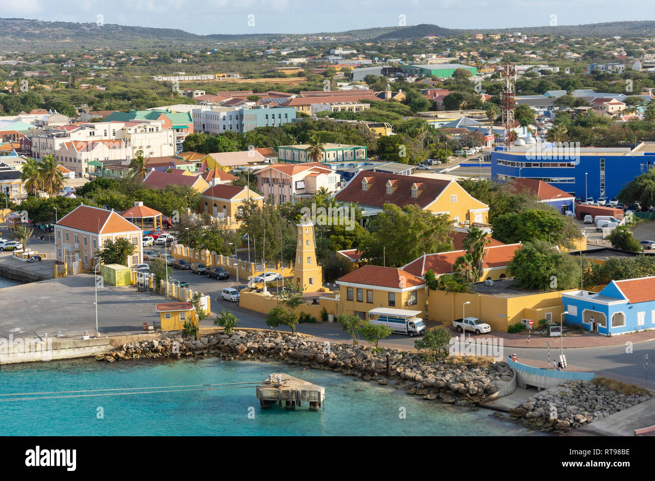Vista della città dalla nave da crociera deck, Kralendijk, Bonaire, ABC isole Antille sottovento, dei Caraibi Foto Stock