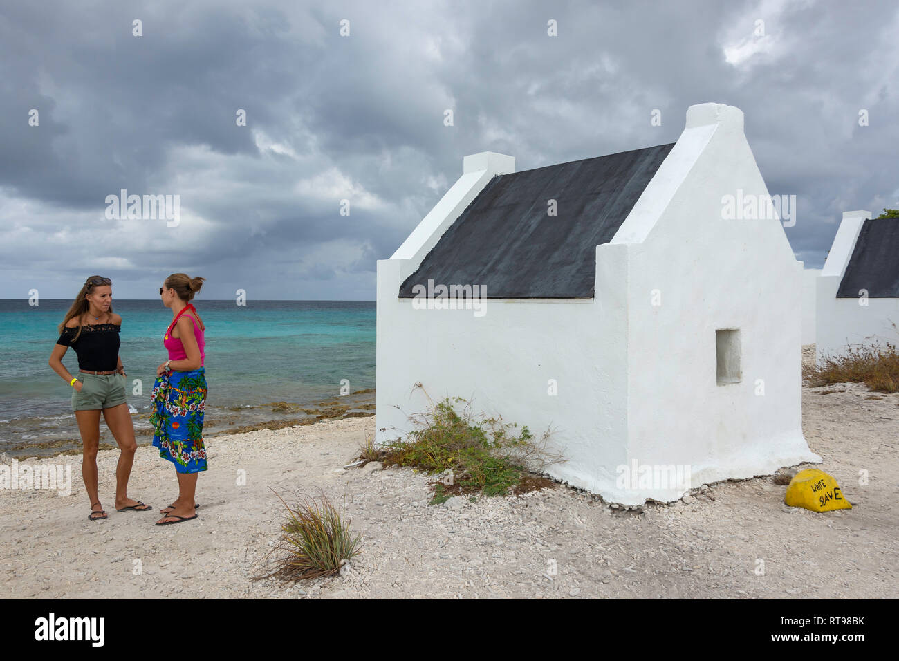Xix secolo quarto slave di capanne, EEG Boulevard, Kralendijk, Bonaire, ABC isole Antille sottovento, dei Caraibi Foto Stock