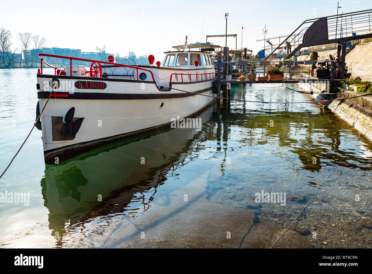 House boat sul fiume Rodano, Lyon Foto Stock