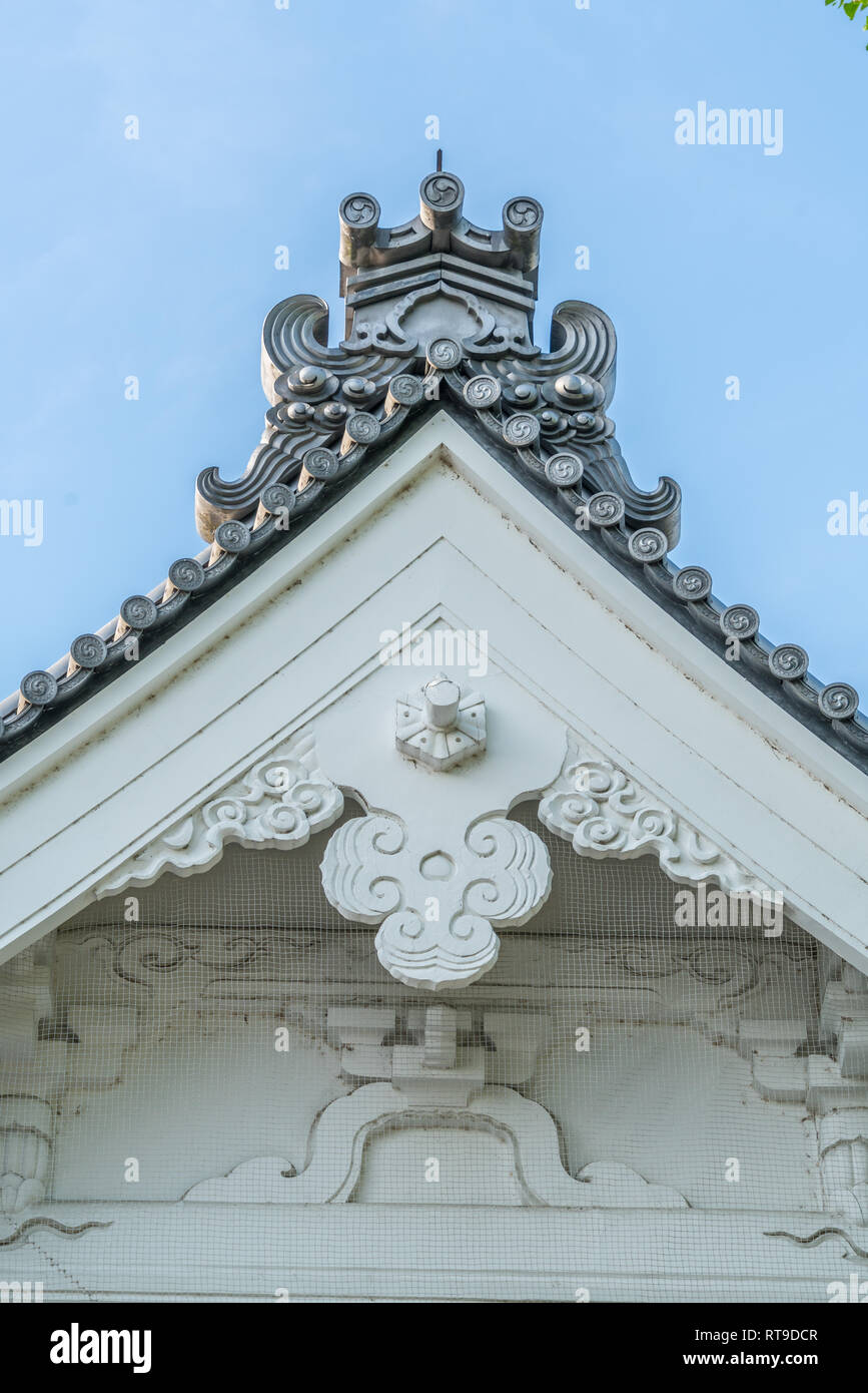 Shinshu Otani-ha o Higashi Hongan-ji. Tempio dei servizi del centro di ricezione (Sanpai Settai-SHO) Shishiguchi piastrella ornamentali, Rokuyou (esagonale di legno peg Foto Stock