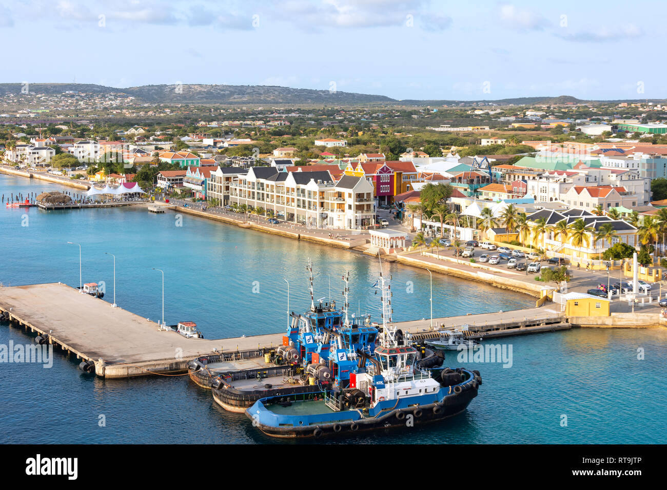 Vista della città dalla nave da crociera deck, Kralendijk, Bonaire, ABC isole Antille sottovento, dei Caraibi Foto Stock