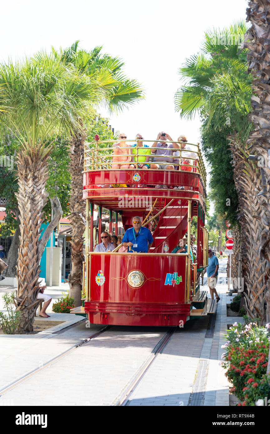 Il tram di Oranjestad, Caya G.F.Betico Croes, Oranjestad, Aruba, Isole ABC, Leeward Antilles, dei Caraibi Foto Stock
