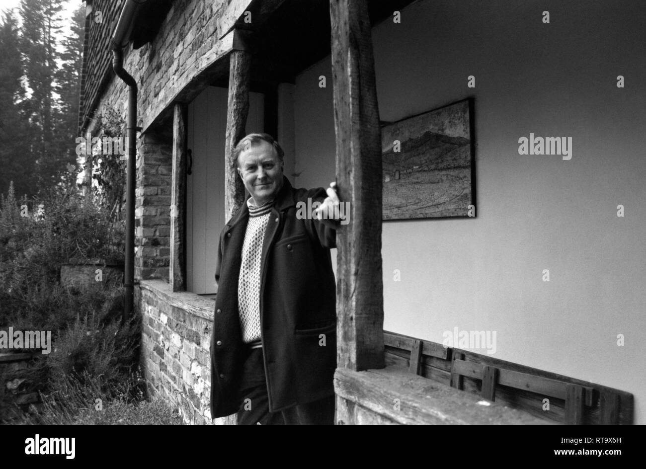 Robert Hardy, l'attore inglese a casa sua in Oxfordshire, England Regno Unito 1988 Foto Stock