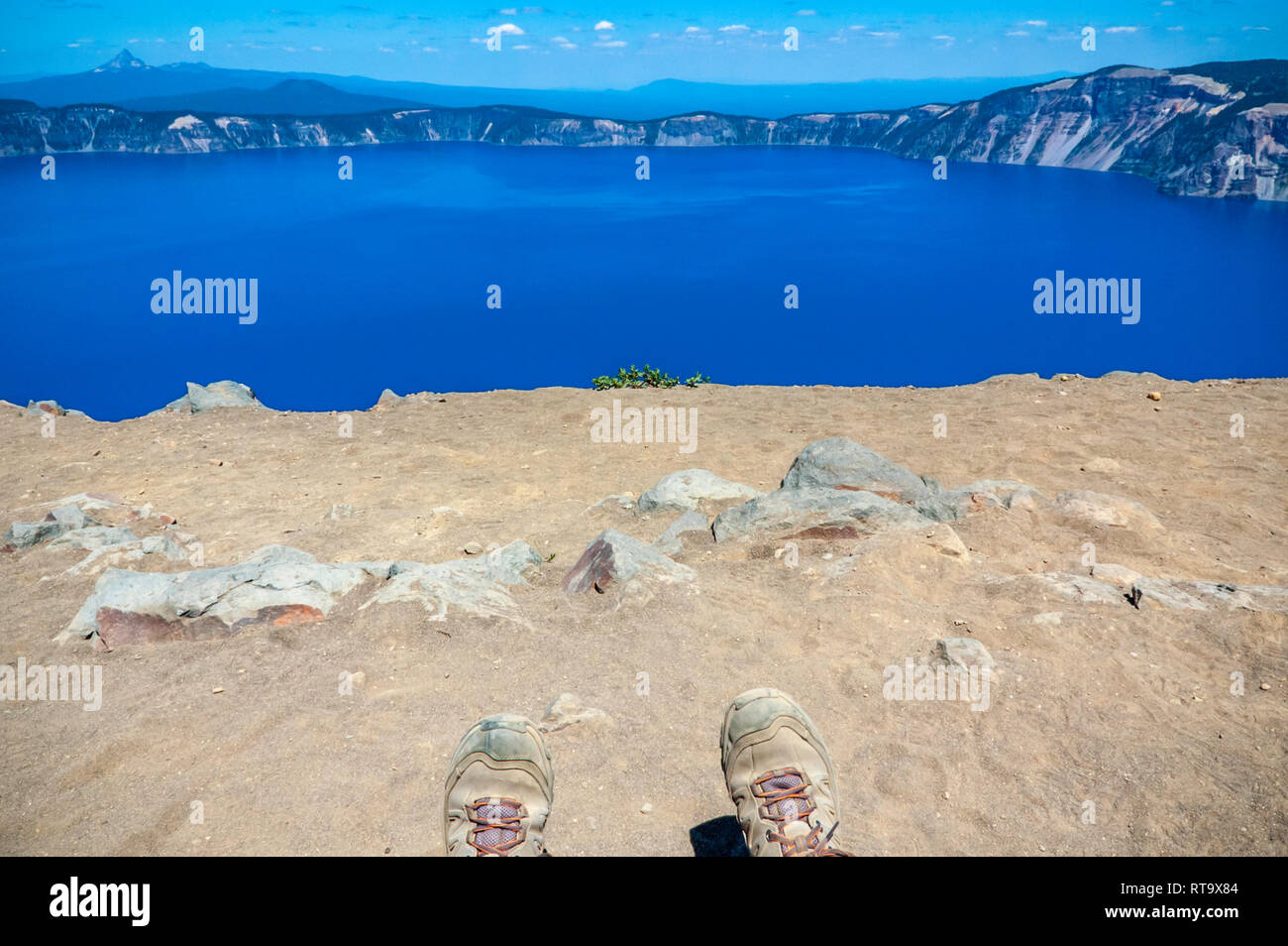 Escursioni POV di vista panoramica al Crater Lake in Klamath County Oregon. Foto Stock