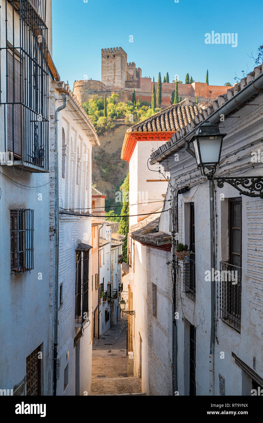 Vicolo del vecchio stile moresco Albaicin quartiere della città vecchia Granada Andalusia Spagna Foto Stock Vicolo del vecchio stile moresco Albaicin quartiere della città vecchia Granada Andalusia Spagna Foto Stock
