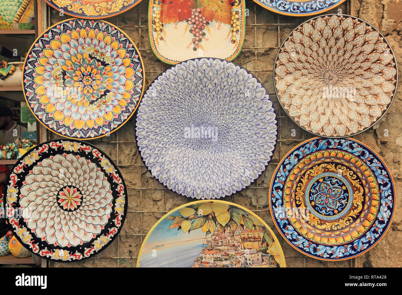 Visualizzazione della ceramica italiana in vendita, Ravello, Italia Foto Stock