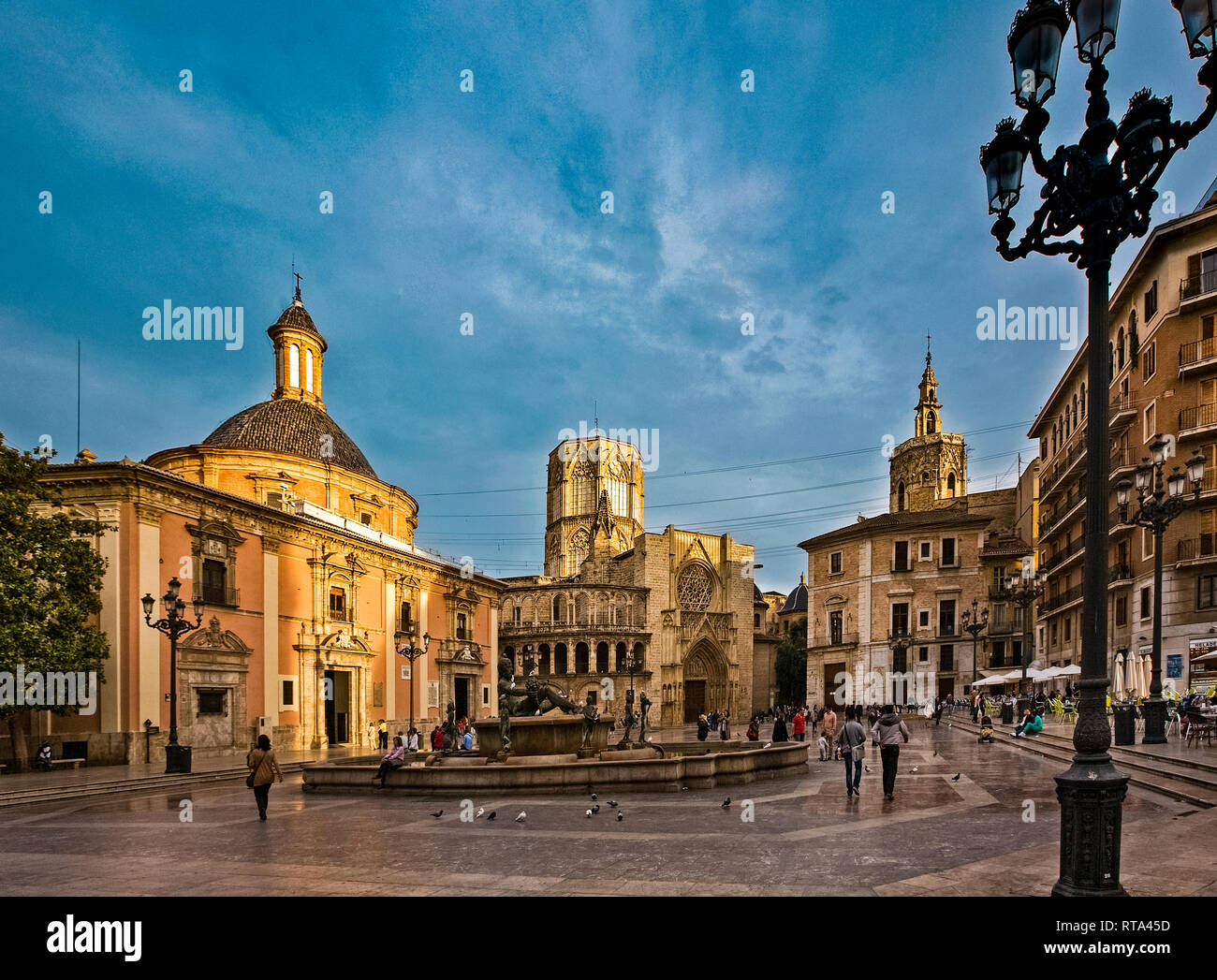 Plaza de la almoina basilica de immagini e fotografie stock ad alta risoluzione Alamy Plaza de la almoina basilica de immagini e fotografie stock ad alta risoluzione Alamy