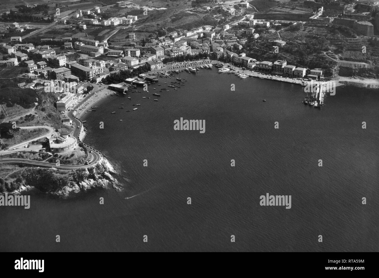 Porto Azzurro, Isola d'Elba, Toscana, Italia 1964 Foto Stock