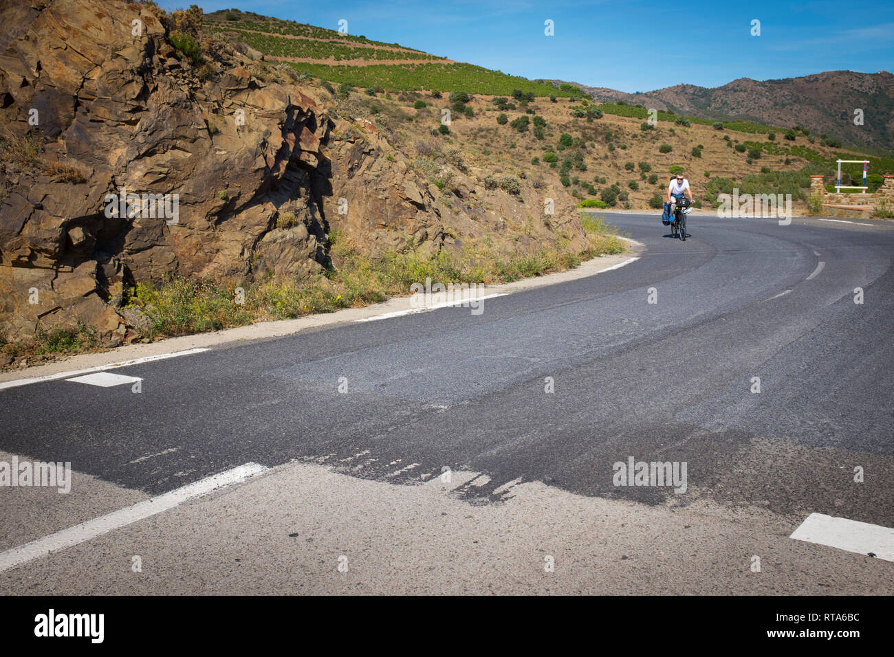 Frontiera Francia-spagna sulla D914 road, sulla costa mediterranea, Pirenei Orientale, Francia Foto Stock