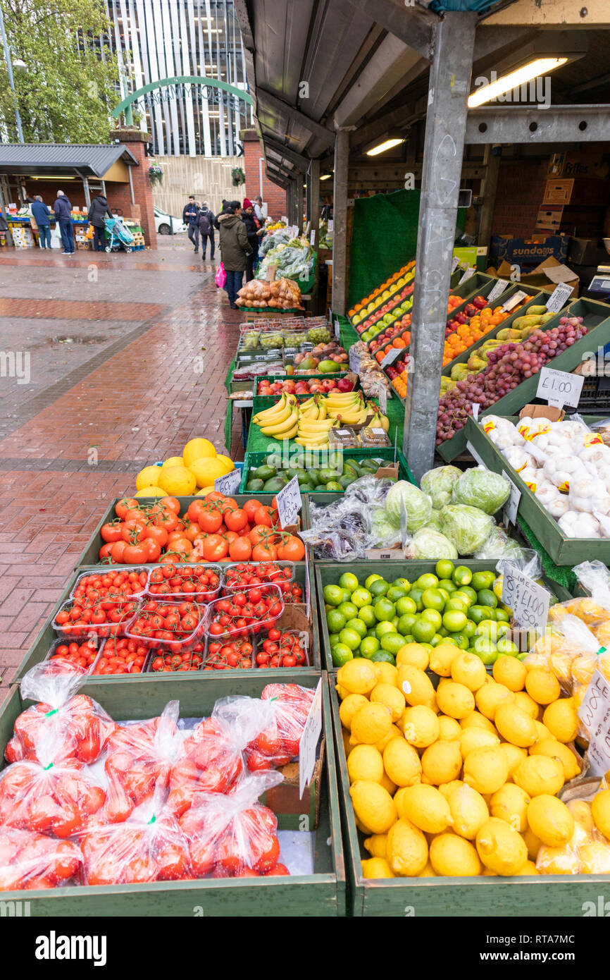 Un panno di giorni di autunno a Leeds City Market, Leeds, Yorkshire Regno Unito Foto Stock