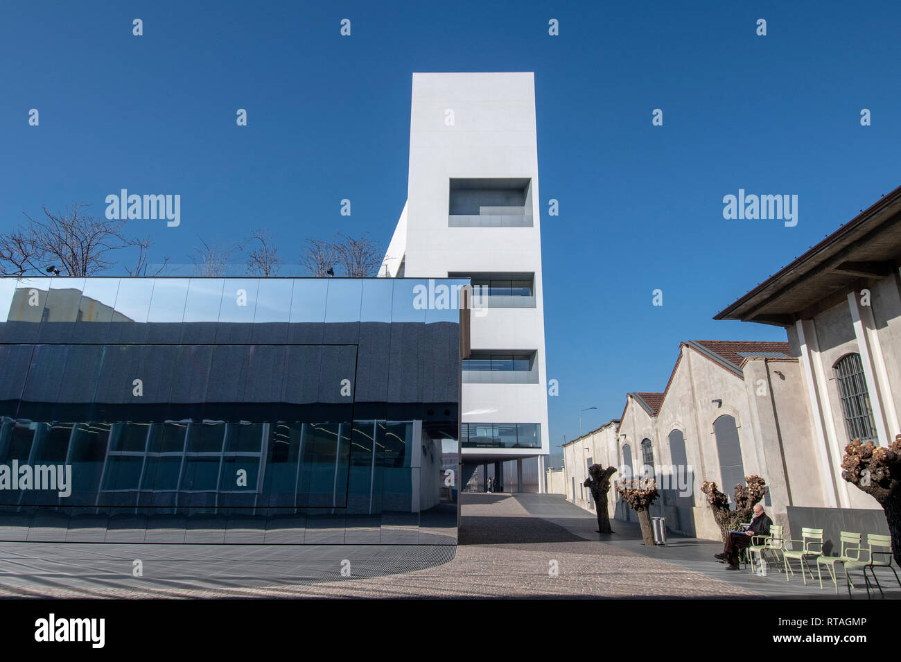 La Torre edificio della Fondazione Prada Milano Italia, progettato da Rem Koohaas / OMA, esterna Foto Stock