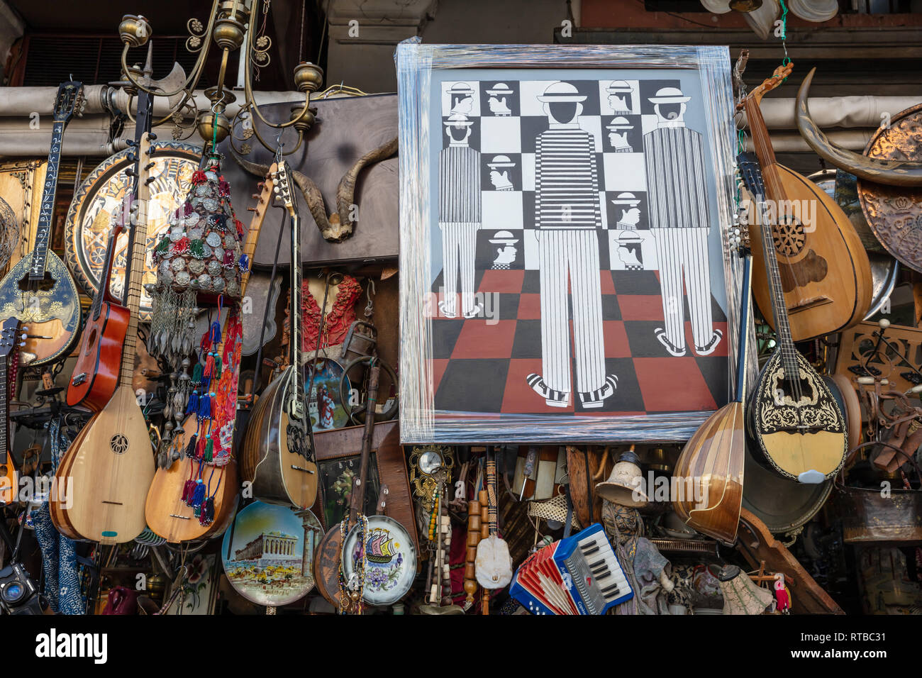Febbraio 19, 2019. Atene Grecia, Centro citta'. Vintage merce di seconda mano a Monastiraki Foto Stock
