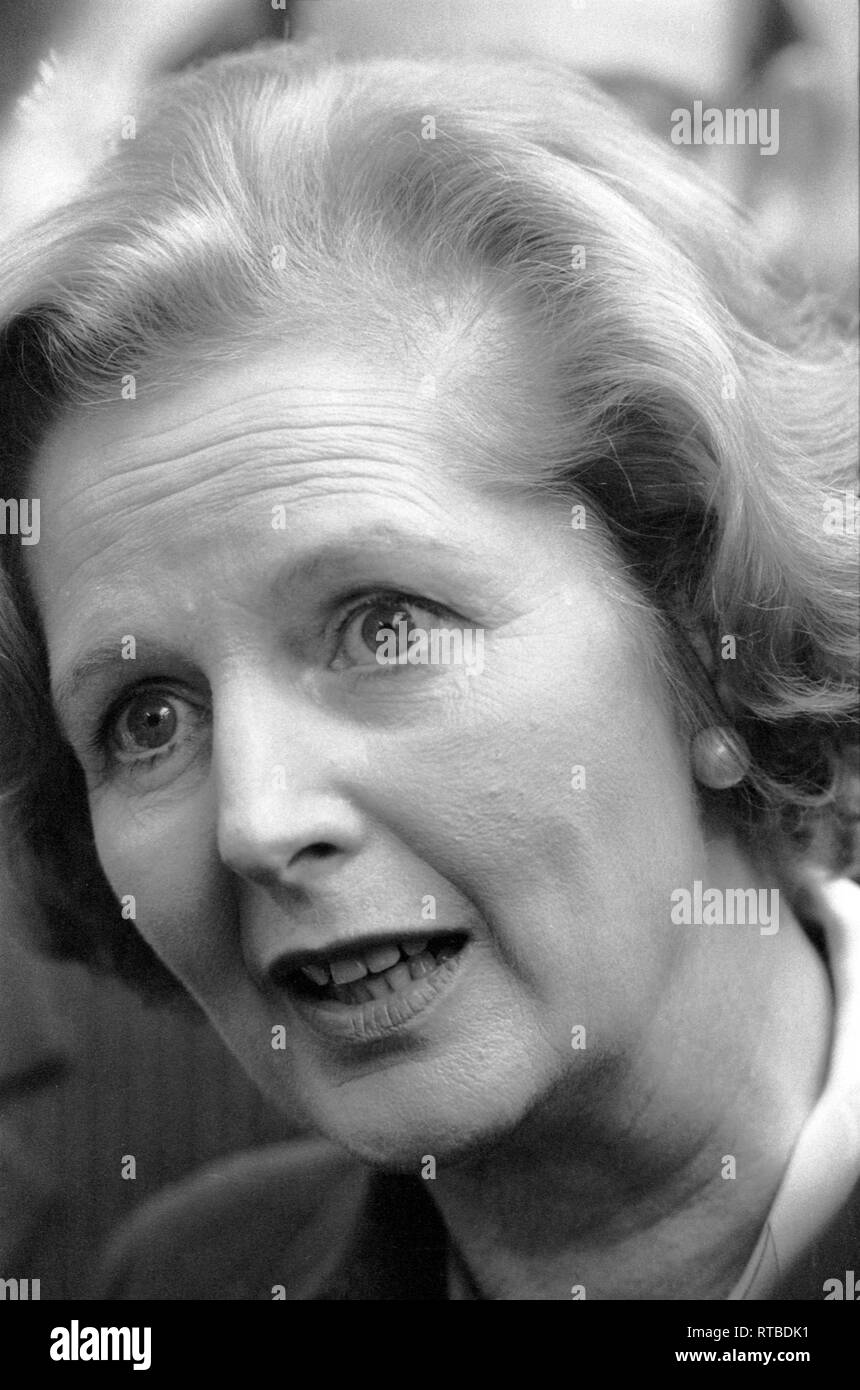 La signora Margaret Thatcher 1979 elezione generale sul sentiero di campagna. Visita in fabbrica nel West Midlands. 1970S UK HOMER SYKES Foto Stock