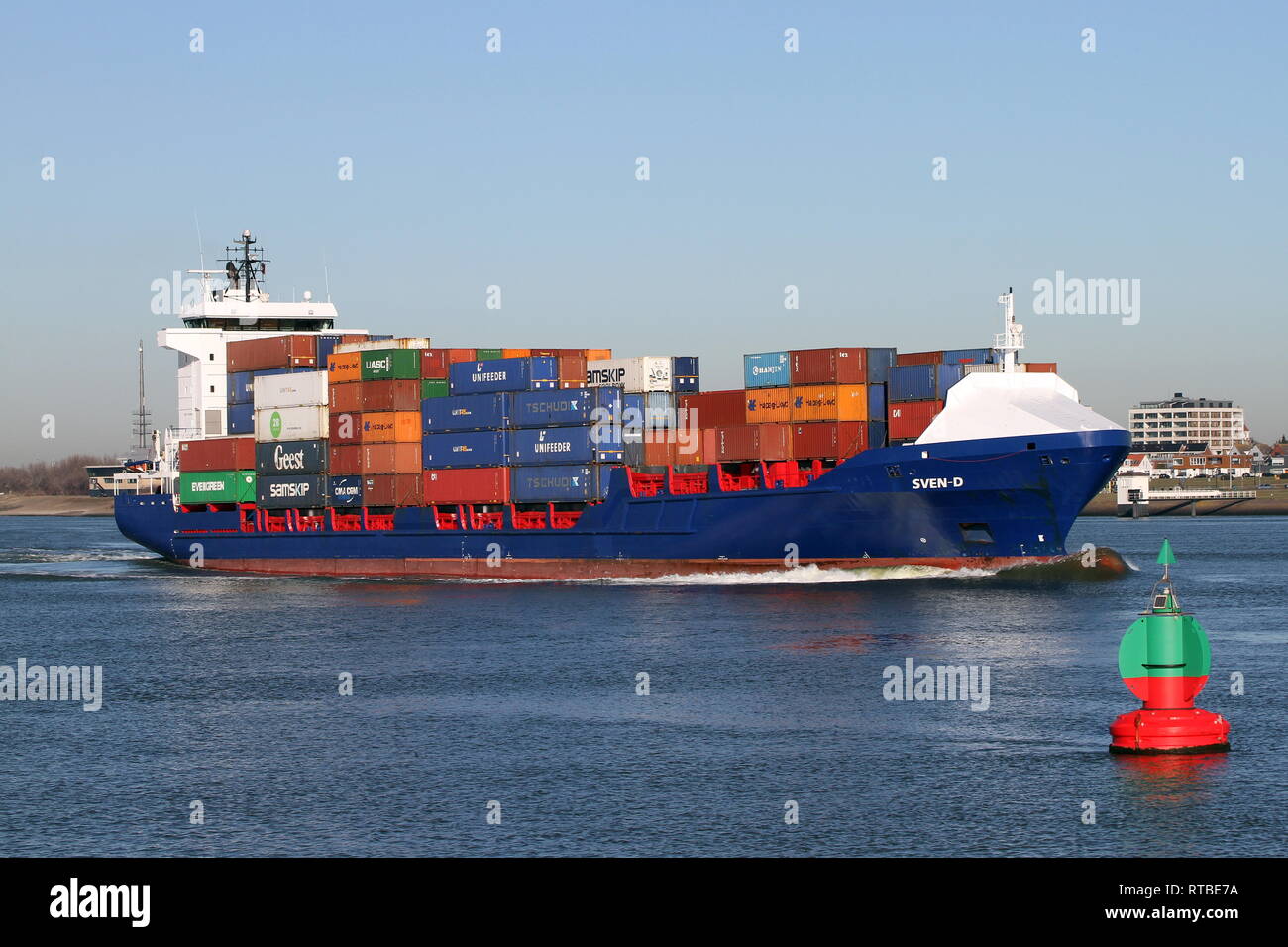 La nave portacontainer Sven D raggiunge il porto di Rotterdam il 15 febbraio 2019. Foto Stock