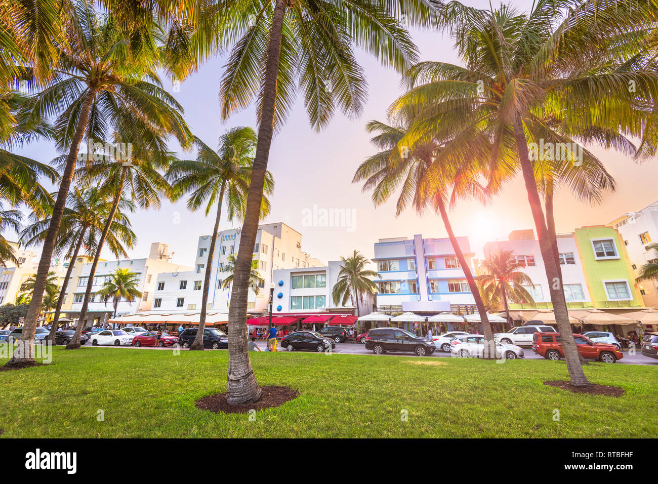 Miami Beach, Florida, Stati Uniti d'America su Ocean Drive al tramonto. Foto Stock