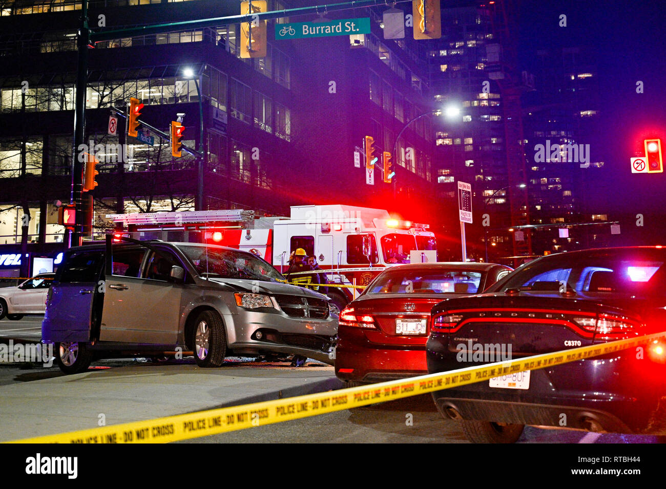 Incidente di auto scena, notte, Vancouver, British Columbia, Canada Foto Stock