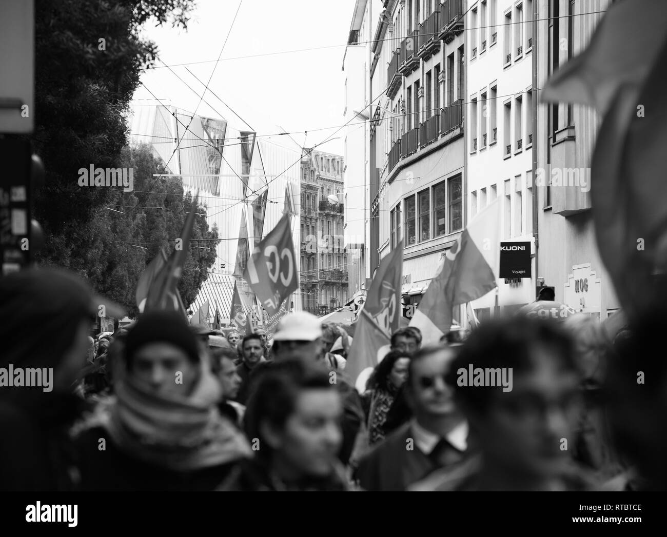 Strasburgo, Francia - Settembre 12, 2017: grande folla di popolo francese a francese giornata nazionale di protesta contro la riforma del lavoro proposto da Emmanuel Macron di governo Foto Stock