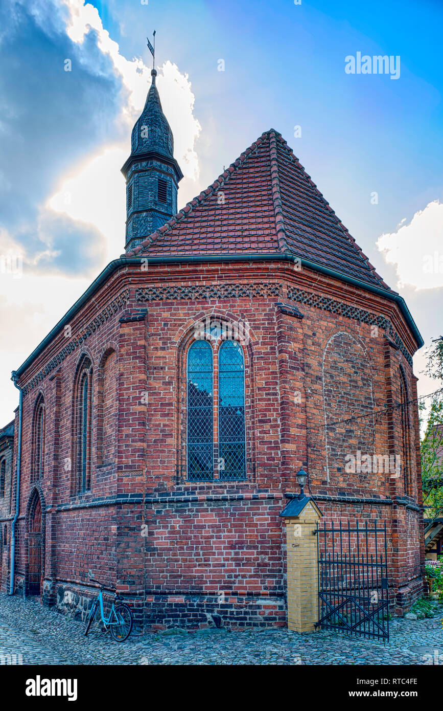 Cappella Siechenhauskapelle, pittoresca e incantevole Siechenstrasse street, Neuruppin, Brandeburgo, Germania, Europa Foto Stock