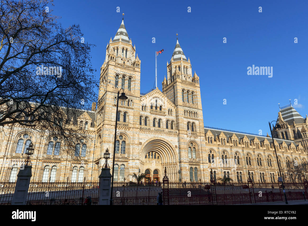 La facciata frontale dell'iconico Museo di Storia Naturale di Alfred Waterhouse Building, Cromwell Road, South Kensington, Londra SW7 Foto Stock
