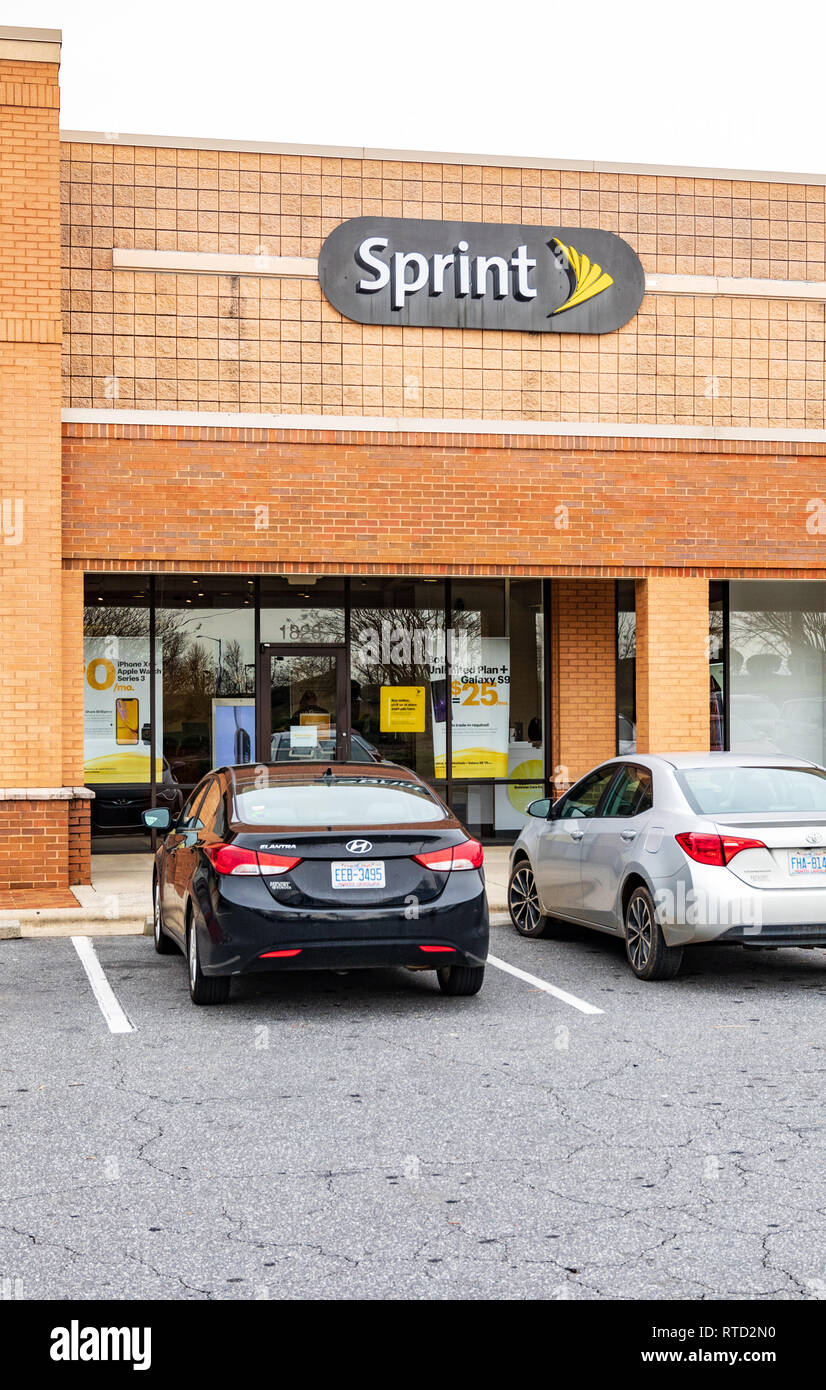 HICKORY, NC, Stati Uniti d'America-2/28/19: un locale Sprint store, un americano di società di telecomunicazioni, la quarta più grande operatore di rete in noi. Foto Stock